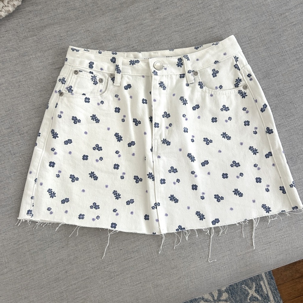 NEW Glamorous at ASOS Floral A Line Mini Skirt in White with Blue Ditsy Print
